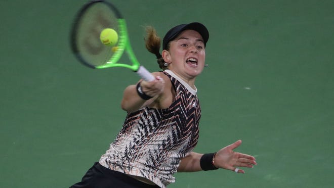 Jeļena Ostapenko pārspēj amerikānieti Šelbiju Rodžersu