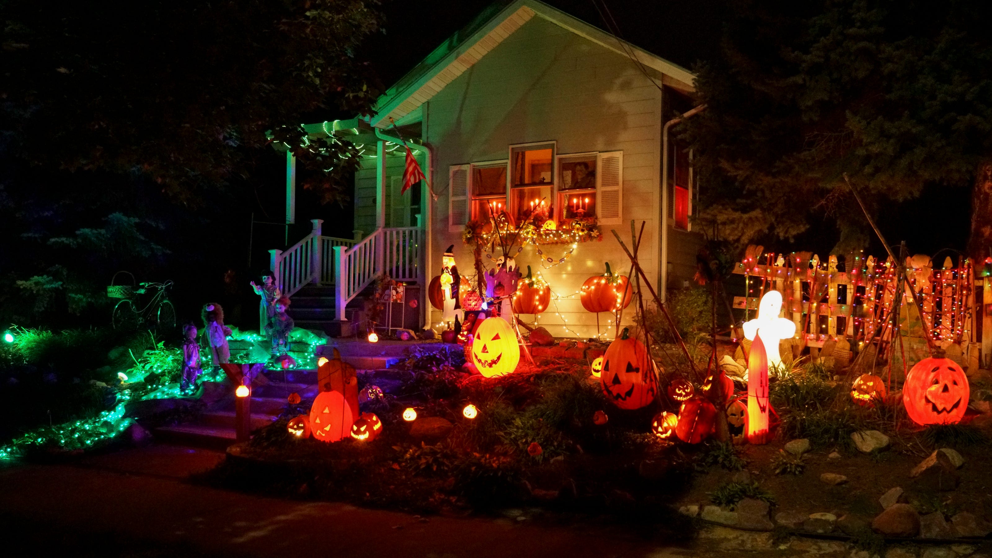 Find these Halloween-decorated houses around Sioux Falls