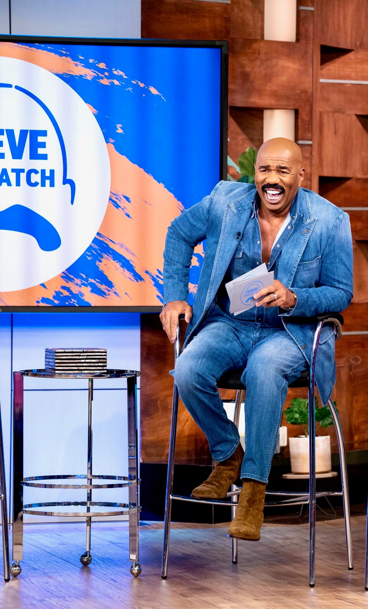 Steve Harvey's outfits are going viral. His stylist weighs in on evolving ageless looks Steve Harvey's outfits are going viral. His stylist weighs in on evolving ageless looks