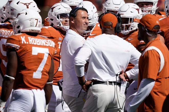 Texas head coach Steve Sarkisian will bring in more than 30 new players for the 2022 season with freshmen and transfers. Eighteen freshmen who signed in the 2022 recruiting class will enroll this summer, and the Longhorns might not be finished working the transfer portal.