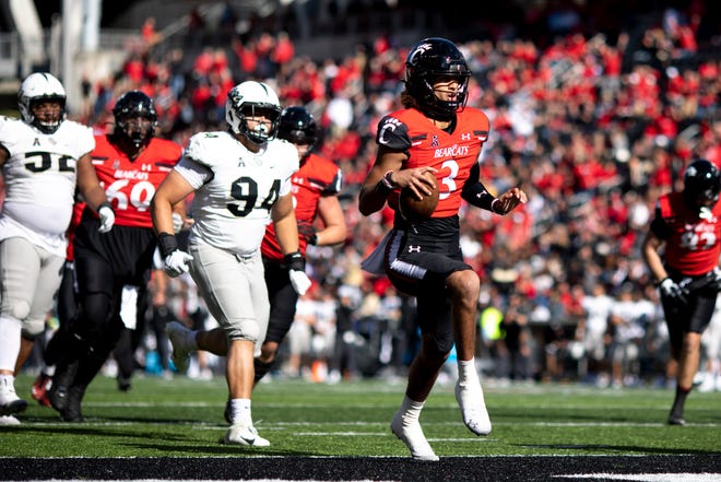 Cincinnati Bearcats quarterback Evan Prater (3) scores a touchdown in the second half of the NCAA football game on Saturday, Oct. 15, 2021, at Nippert Stadium in Cincinnati. Cincinnati Bearcats defeated UCF Knights 56-21.