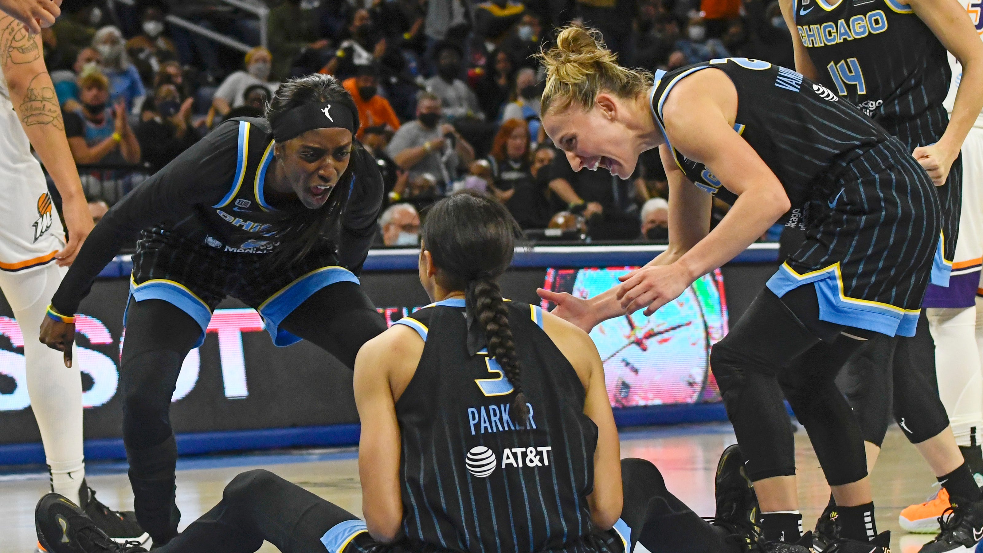 Chicago Sky win first WNBA championship, top Phoenix Mercury in Game 4