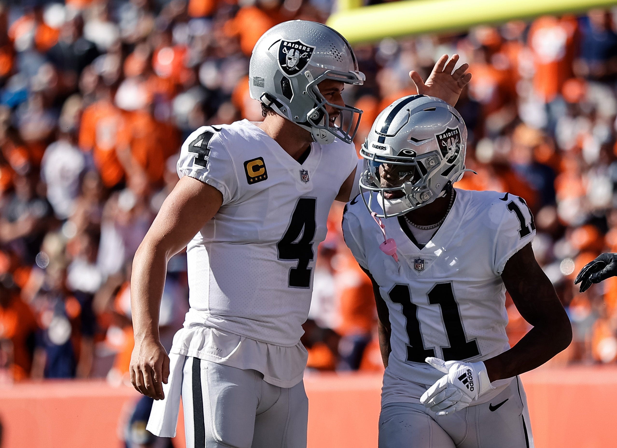 After beating Broncos, Raiders QB Derek Carr says drama over Jon Gruden's resignation 'brought us closer'