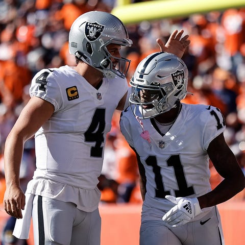 Derek Carr and Henry Ruggs III celebrate after a t
