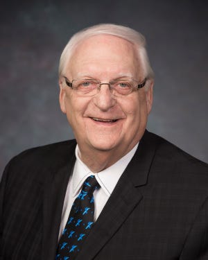 Bob Funk Sr. es el fundador y director ejecutivo de Express Employment Professionals, con sede en la ciudad de Oklahoma.  También sirvió varios años en la Junta Directiva del Banco de la Reserva Federal de Kansas City, incluidos tres años como Presidente de la Junta.