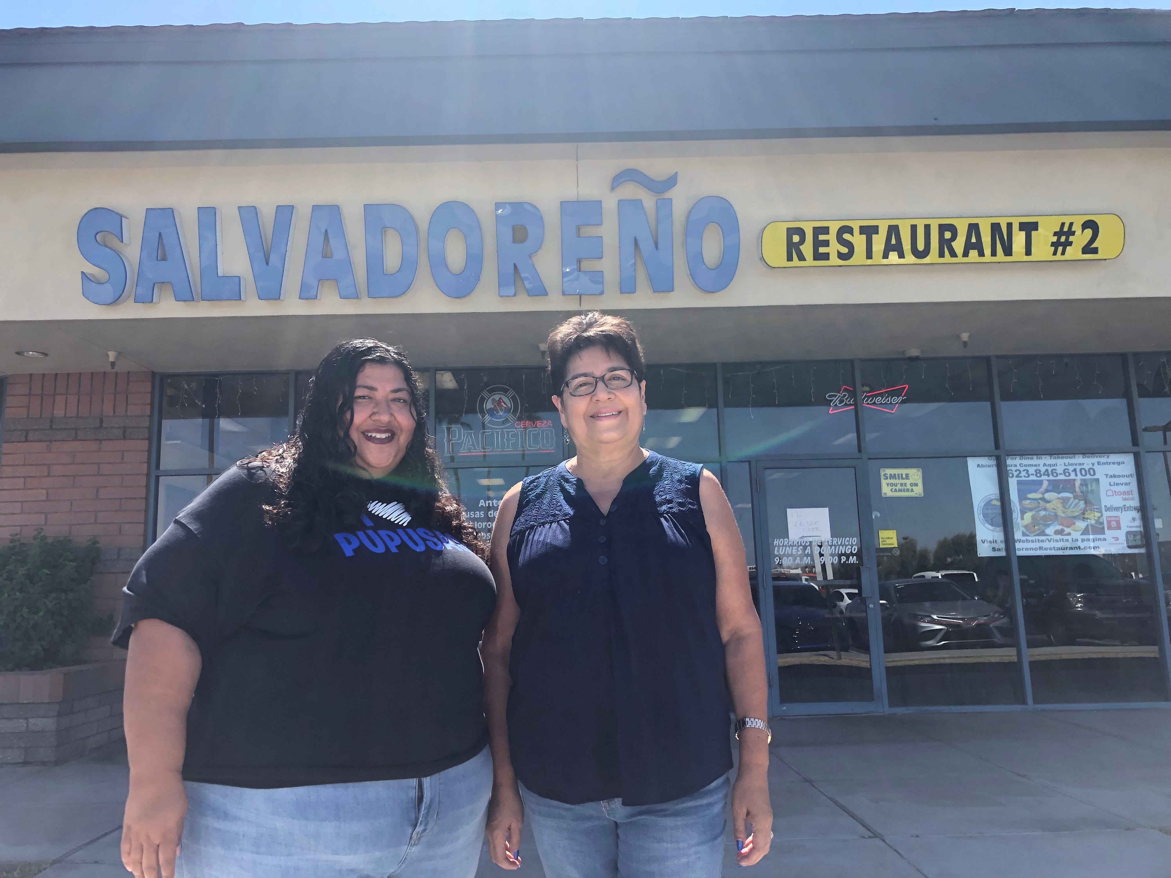 Yesenia y Miriam Ramírez comenzaron a vender las tradicionales pupusas en California, pero una vez que se mudaron a Arizona, emprendieron su negocio en forma. Hoy en día, los restaurantes ‘El Salvadoreño’ son un icono de la comida cuscatleca en el Valle del Sol.
