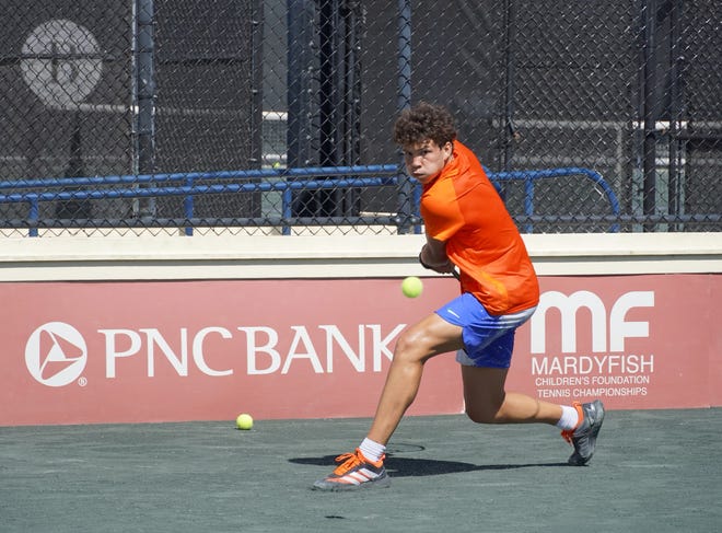 Ben Sheldon vence o Dia 2 do Torneio de Tênis Marty Fish Ben Sheldon vence o Dia 2 do Torneio de Tênis Marty Fish