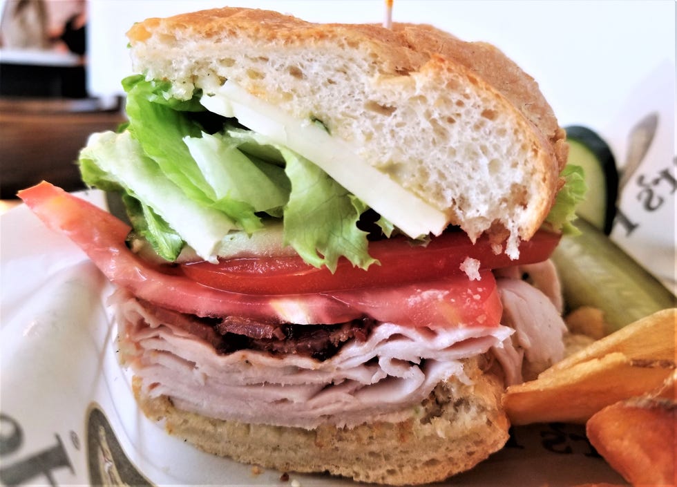 BradenTurkey, Sarasota şehir merkezindeki Michelle's Brown Bag Cafe'deki özel sandviçlerden biridir.