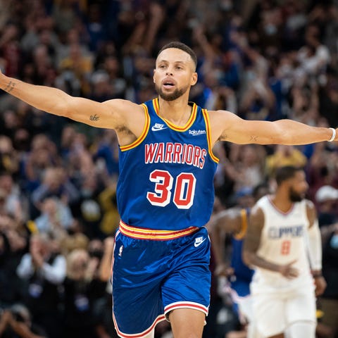 Golden State Warriors guard Stephen Curry celebrat
