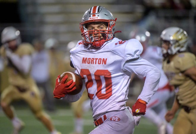 Morton running back Seth Glatz helped the Potters to a 28-24 win over Morris in the second round of the Class 5A football playoffs on Saturday.