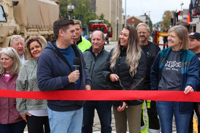 Todd Peetz, president of Main Street Ravenna, speaks at the ribbon-cutting event held Saturday for the dedication of the “Main Street Mile” in downtown Ravenna.