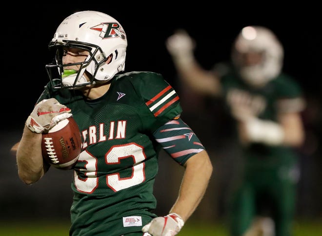 Berlin High School's Cole Buttke (33) against Xavier High School during their first round WIAA Division 4 playoff football game on Friday, October 22, 2021, in Berlin, Wis. Berlin defeated Xavier 33-13.Wm. Glasheen USA TODAY NETWORK-Wisconsin