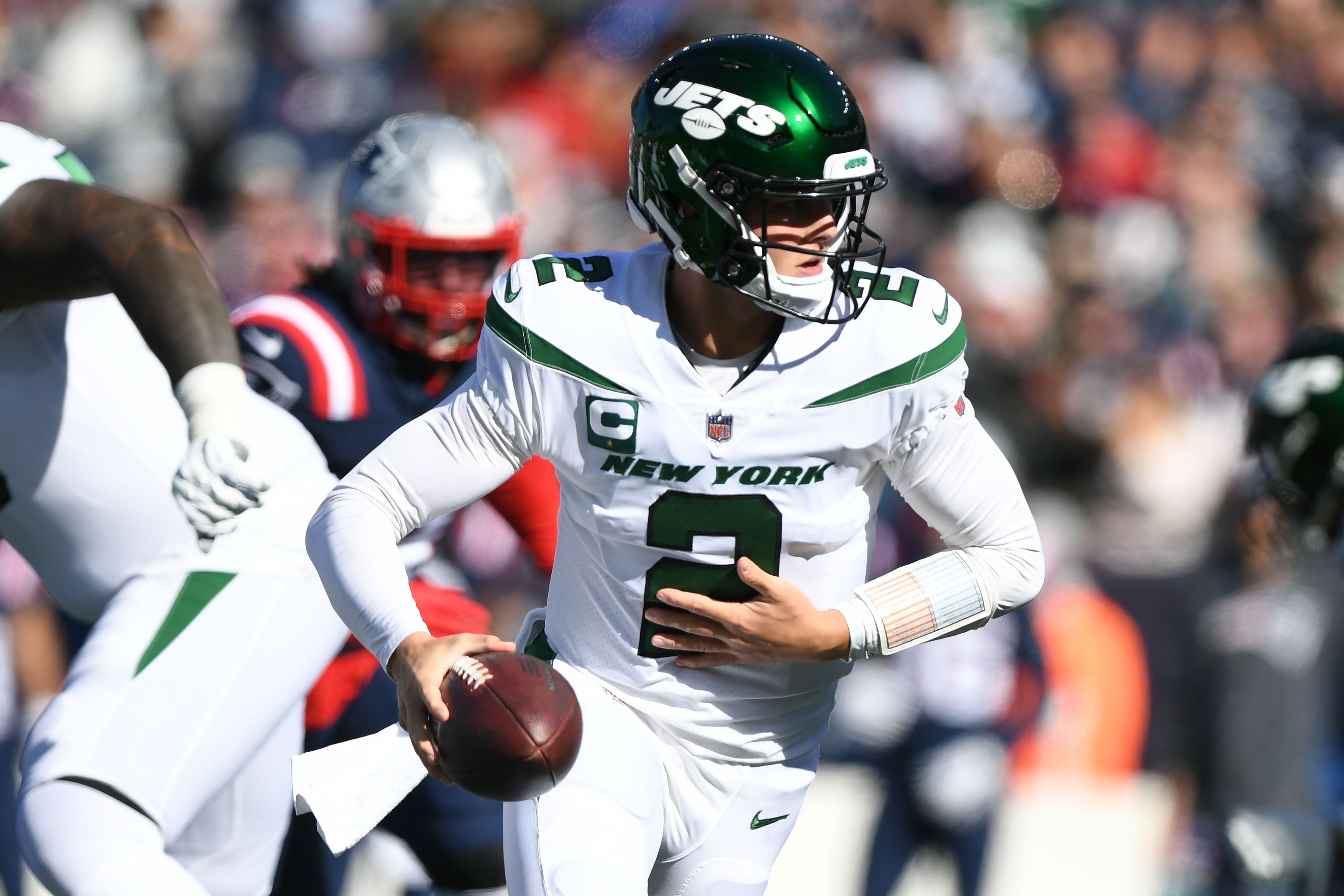 Jets QB Zach Wilson's knee injury will keep him out 2-4 weeks after MRI shows PCL sprain