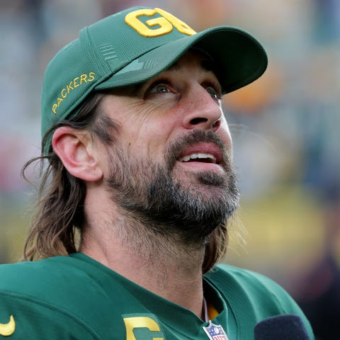 Green Bay Packers quarterback Aaron Rodgers (12) d