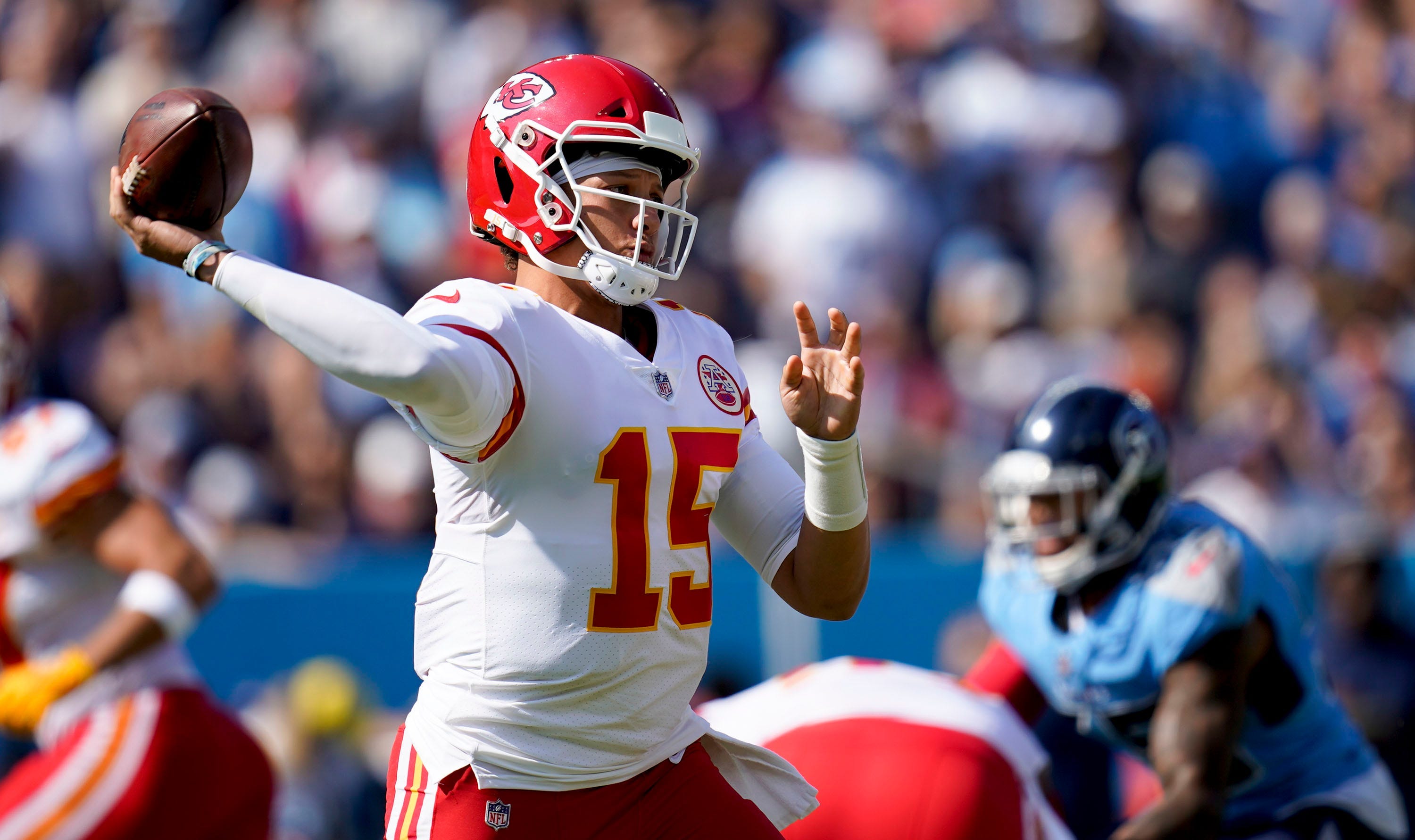 Chiefs' Patrick Mahomes leaves Titans game in fourth quarter after brutal sack