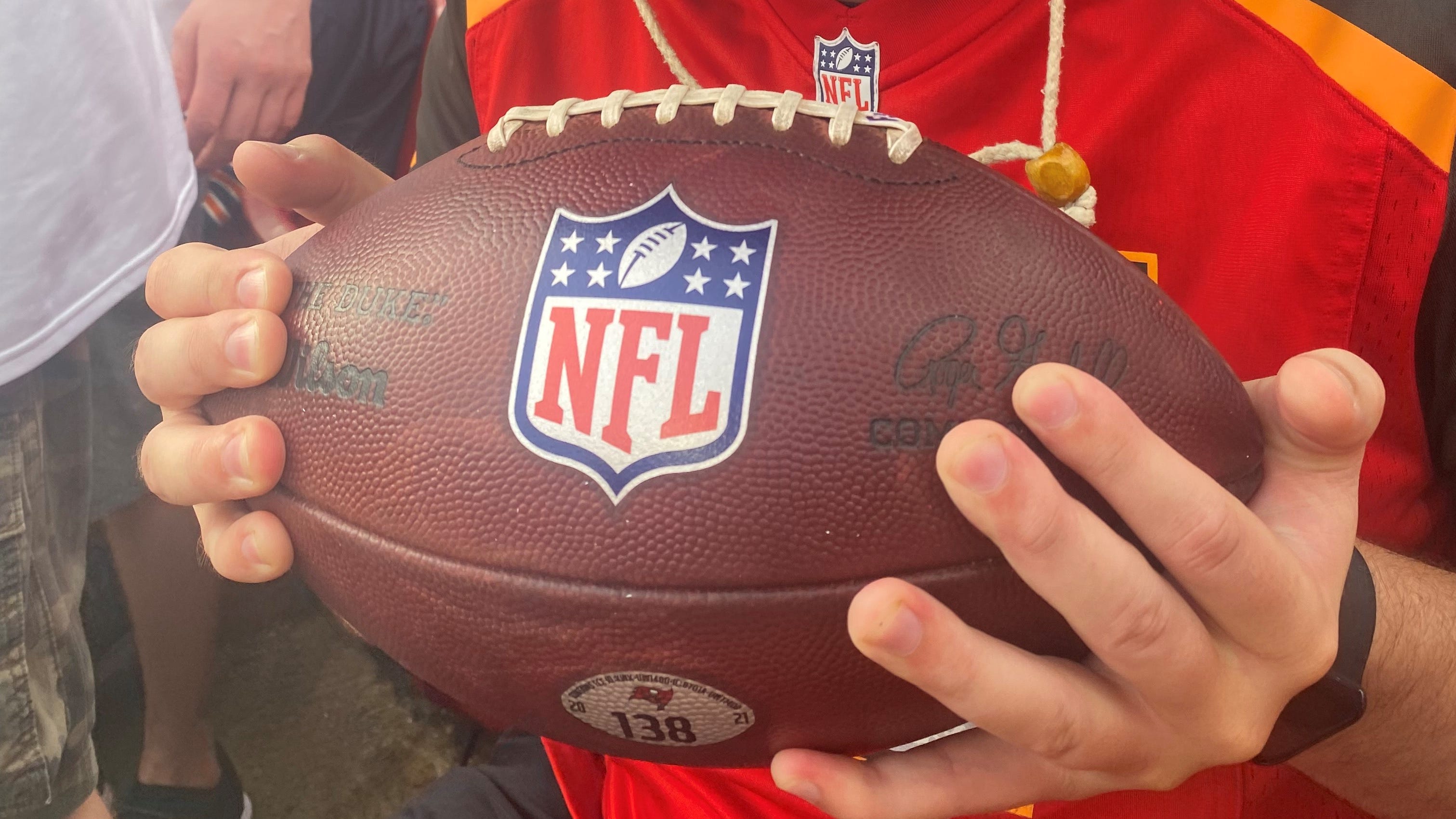 Tampa Bay Buccaneers fan gets Tom Brady's 600th touchdown ball then ...