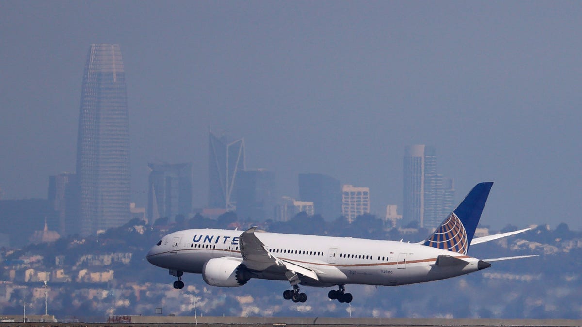 A United Airlines 787 Dreamliner lands at San Francisco International Airport on October 19, 2021.