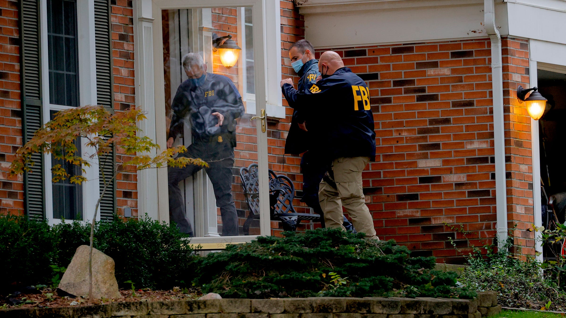 Two Detroit police officers charged with bribery in towing probe