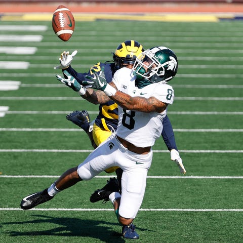 Michigan State wide receiver Jalen Nailor (8) trie