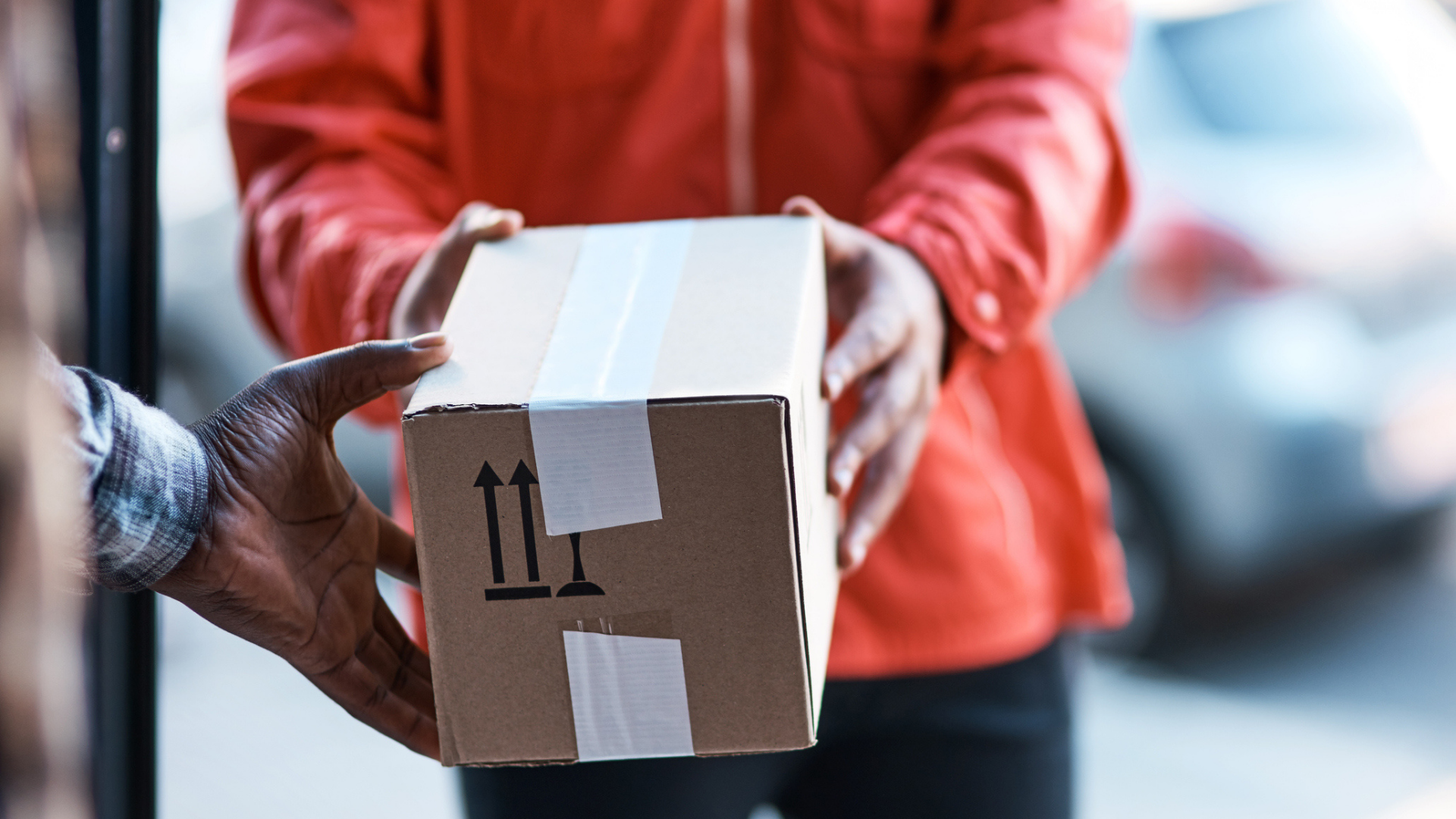 What Time Does Amazon Deliver In 2022? (All Days + Times)