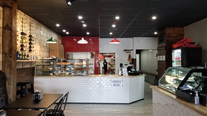Agrigento Pizzeria Caffe ha recentemente aperto al 5227 Manatee Ave.  W. a Bradenton.