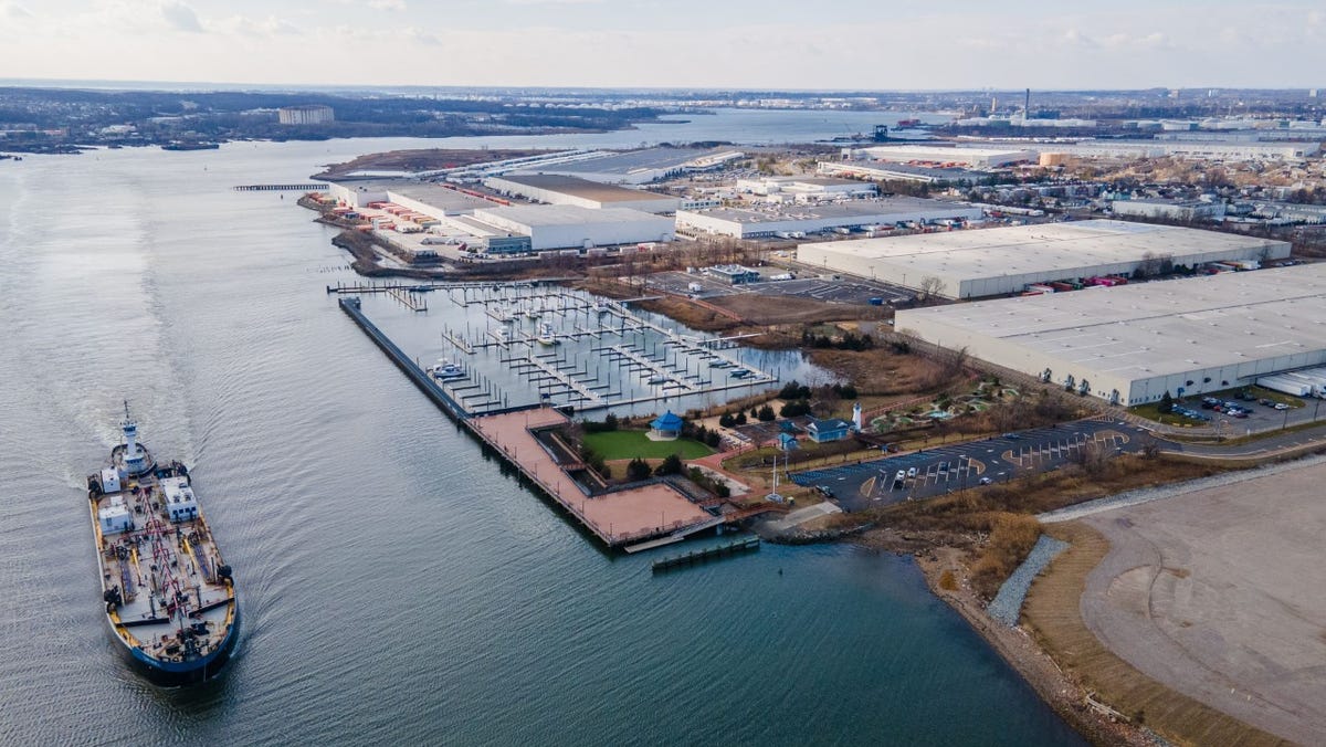 Carteret apartment complex in court battle over condemnation plan for road to waterfront Carteret apartment complex in court battle over condemnation plan for road to waterfront