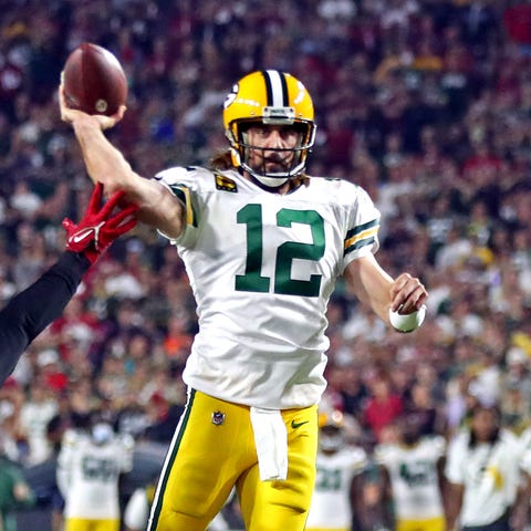 Green Bay Packers quarterback Aaron Rodgers throws