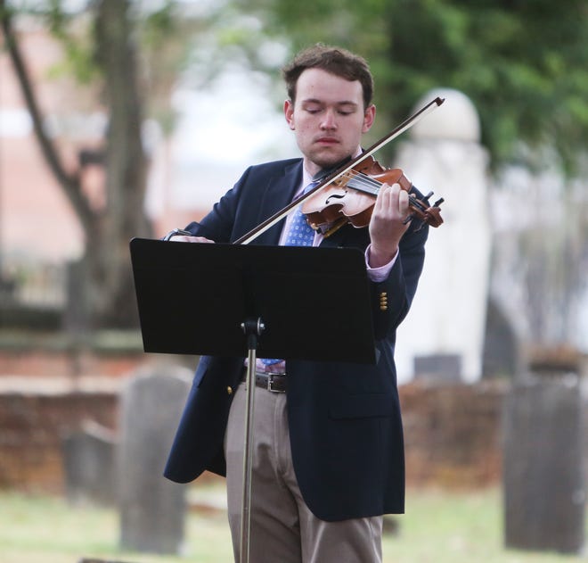 Violinist Jack Powell plays Amazing Grace at the Daughters of the American Revolution dedication of Revolutionary War grave markers, Saturday Oct. 30, 2021. [Photo/Will McLelland]