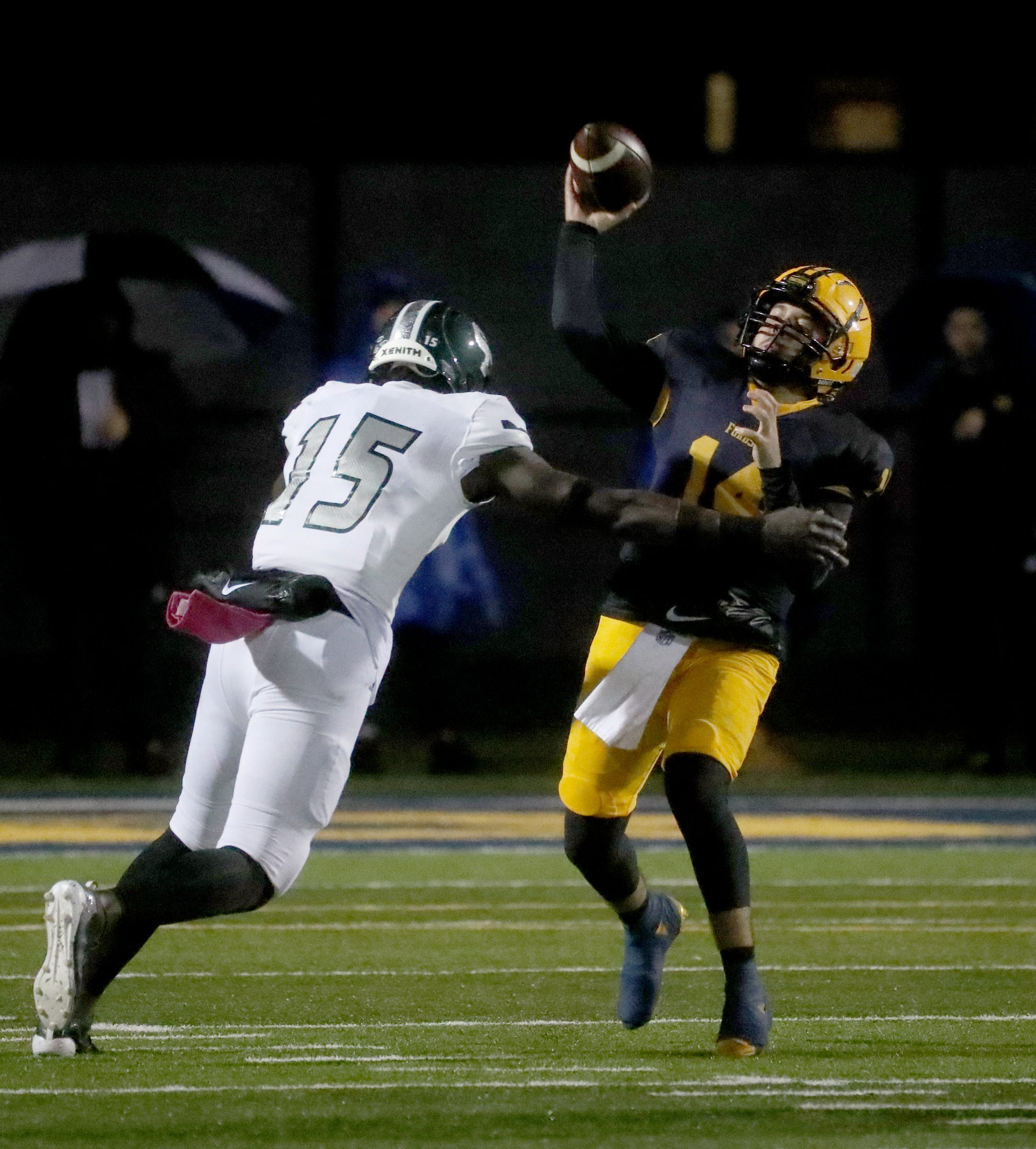Michigan high school football playoffs scores for district semifinals