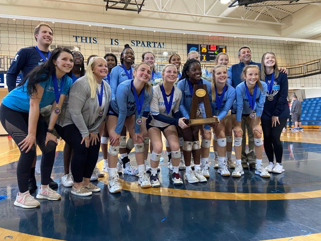 Gaston Day volleyball team poses with the NCISAA 2A championship trophy on Oct. 30, 2021.