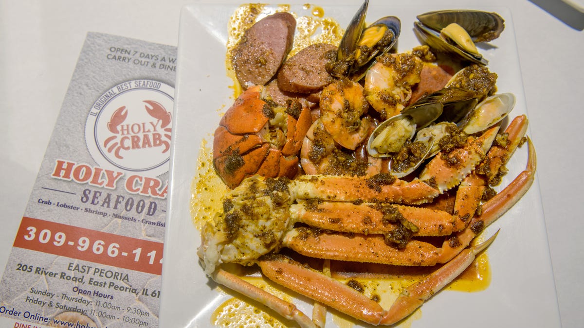 Holy Crab brings taste of Louisiana to East Peoria