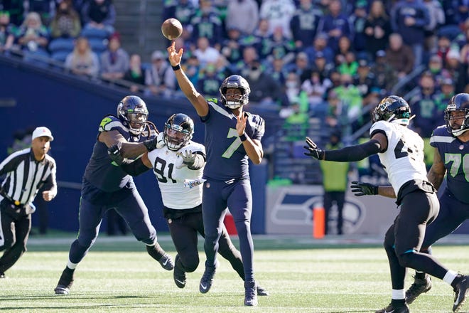 Seattle Seahawks quarterback Geno Smith (7) throws against the Jacksonville Jaguars during the first half of an NFL football game, Sunday, Oct. 31, 2021, in Seattle.