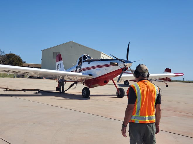 A single engine air tanker reloads at a temporary base in Abilene before heading to a wildfire on October 31, 2021.