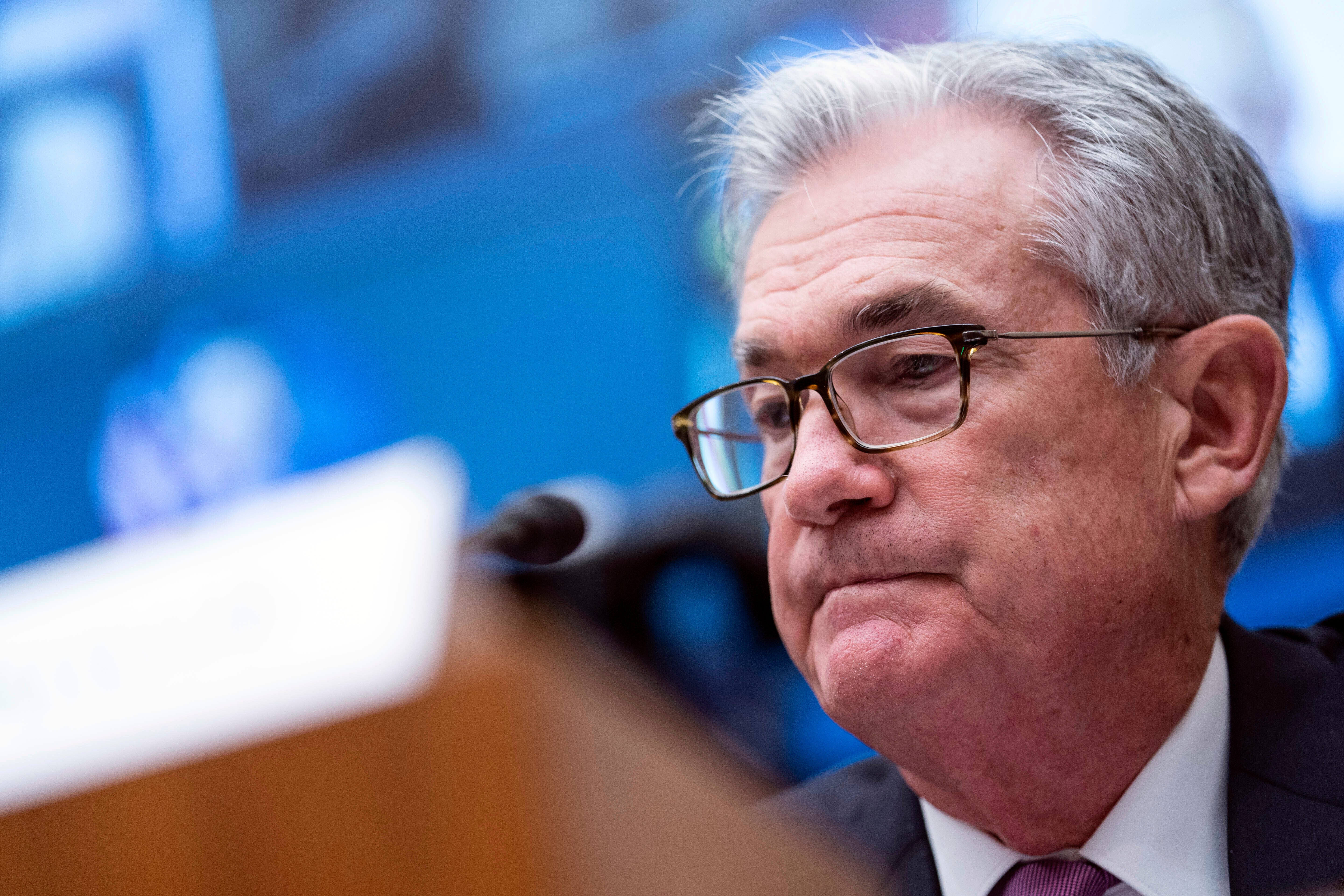 Powell mengatakan varian COVID mengaburkan inflasi, prospek ekonomi