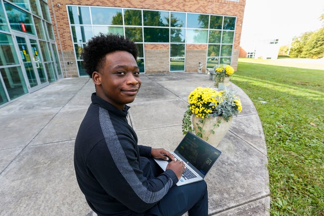 Jonathan Bell, a senior at Parkview High School, is a full-time student who runs his own business on the side.