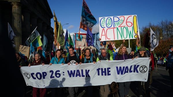 Pilgrimage groups who have walked to Glasgow are j