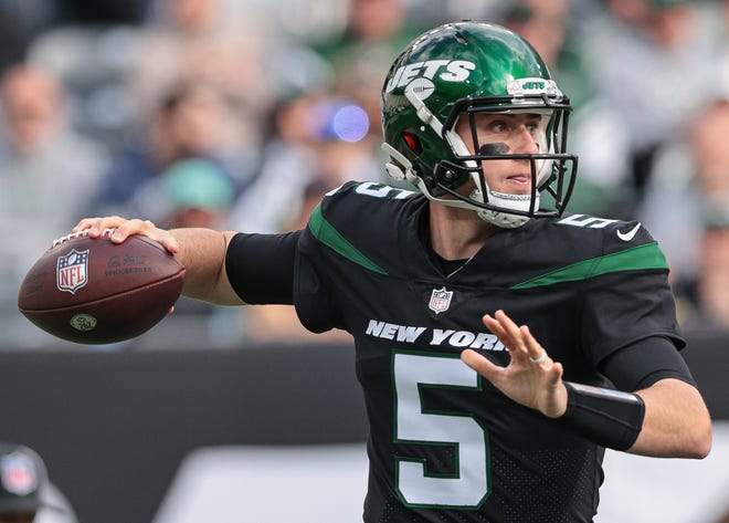 Mike White and the Jets pulled off a surprising win over the Bengals on Sunday. White threw for over 400 yards and could be a nice bye-week replacement in Week 9 for fantasy managers who have Tom Brady on the roster.