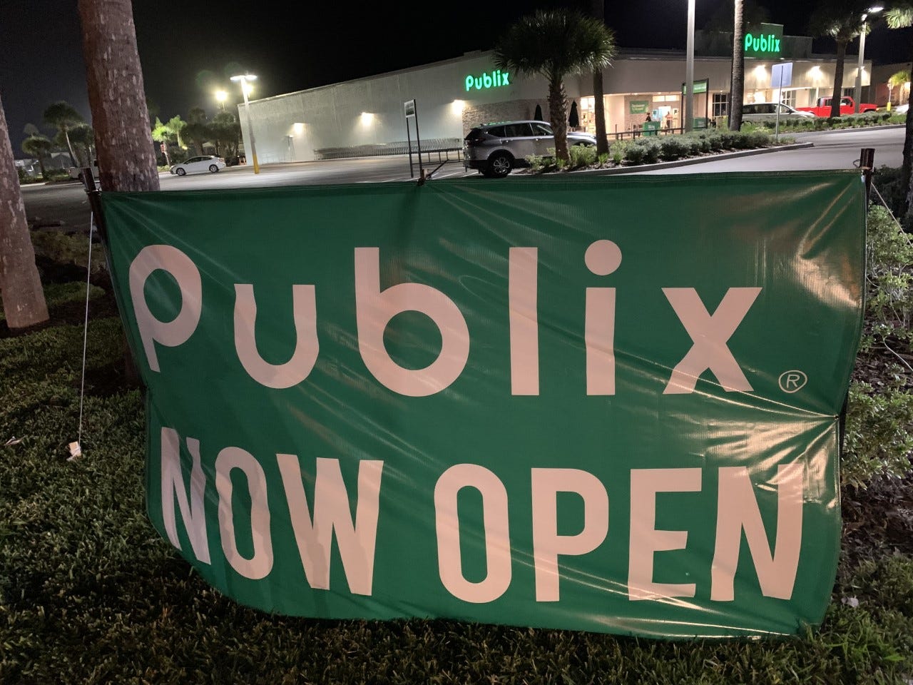 beach stores near me open now