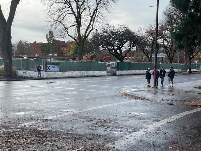 Agate street was reportedly closed off while police responded to the University of Oregon School of Law Thursday.