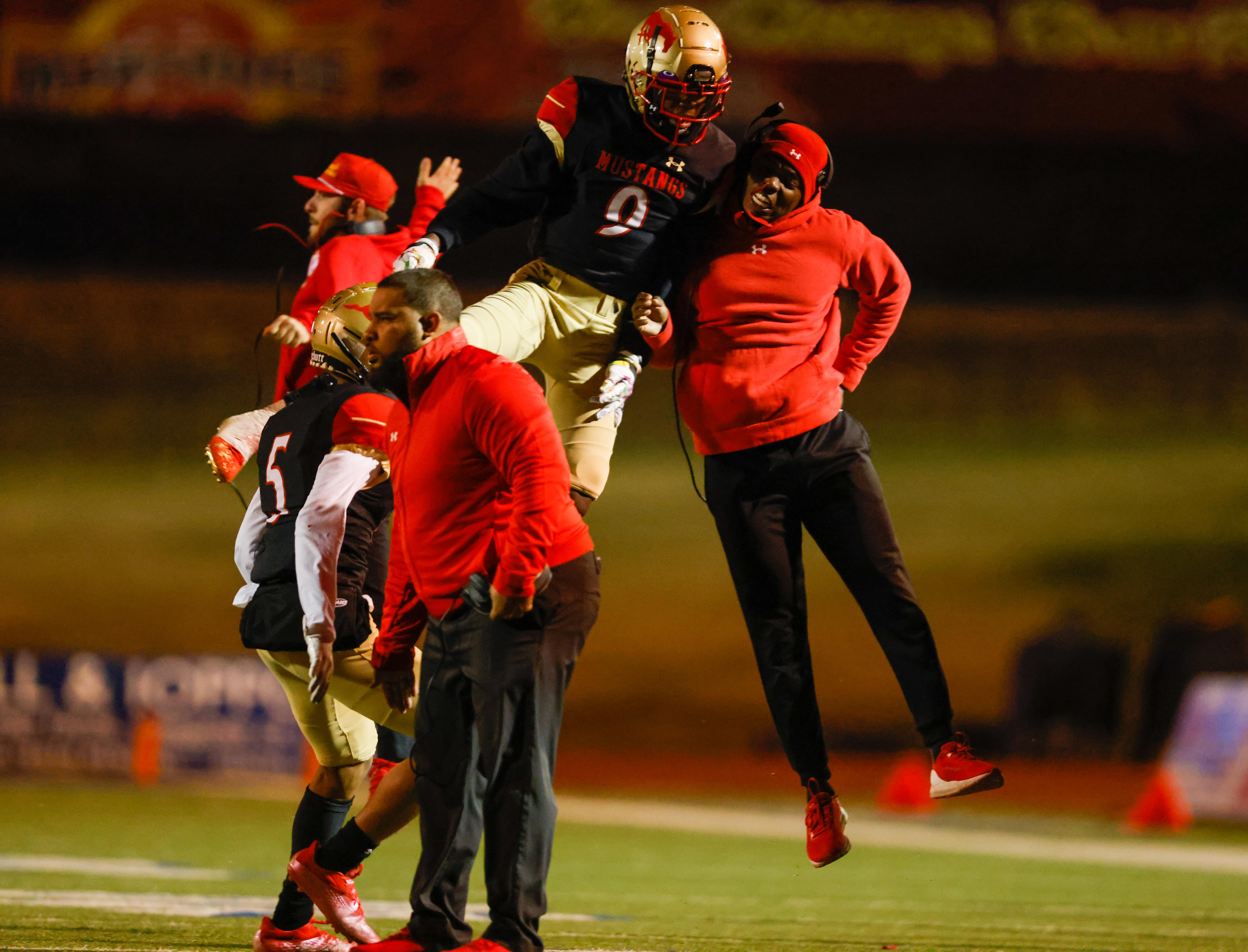 lubbock-coronado-football-stuns-amarillo-tascosa-for-district-title