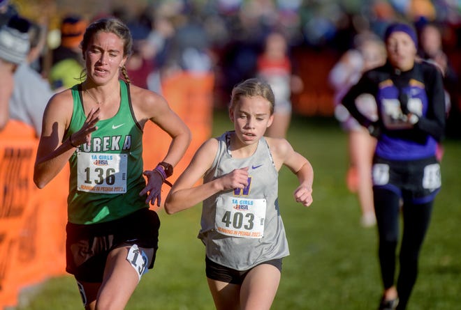 Williamsville's Louisa Wilson (403) battles during the Class 1A girls state cross country championship Saturday, Nov. 6, 2021 at Detweiller Park in Peoria. Wilson finished third in a time of 17.34.48. She has one of the top times statewide at the course in 2022.