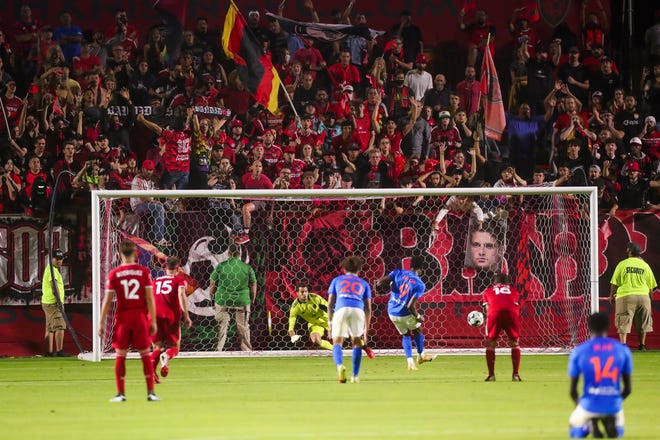 RGV Toros FC forward Elvis Amoh (9), center, scores a penalty to tie the game 2-2 during the second half against Phoenix Rising FC on Saturday, Nov. 6, 2021, at Wild Horse Pass Stadium, in Chandler.