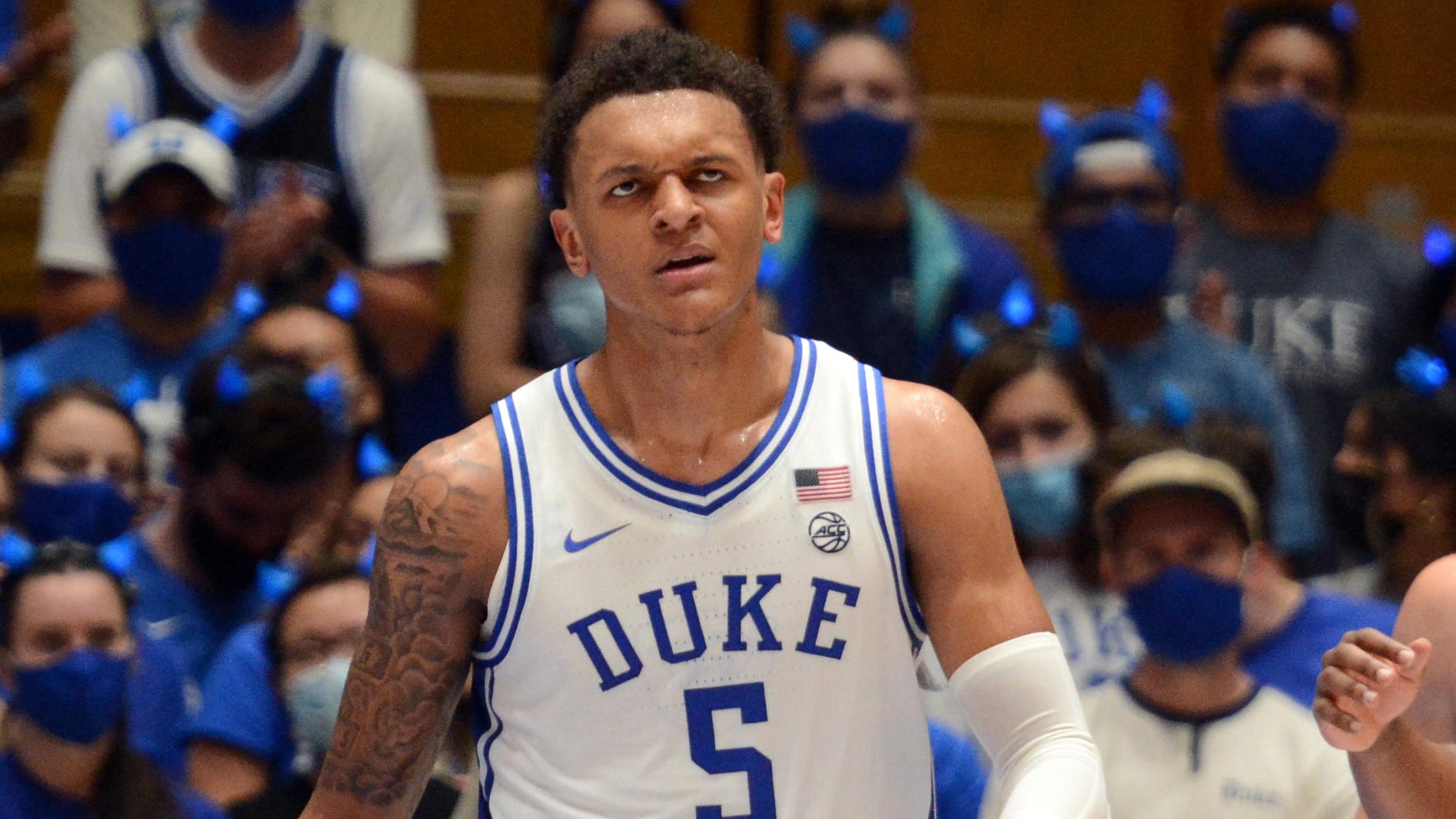 Duke's Paolo Banchero taken to locker room against Kentucky