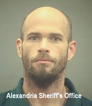 Gambar ini disediakan oleh Kantor Sheriff Alexandria (Va.) menunjukkan Jacob Chansley.