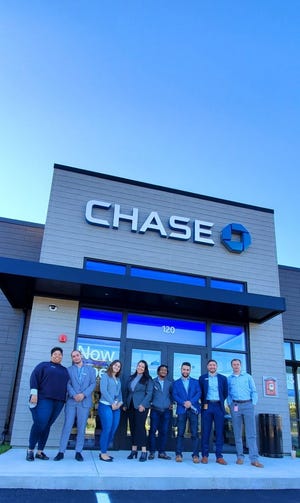 Chase Bank opened its first branch office in MetroWest at 120 Worcester Road (Route 9) in Framingham.