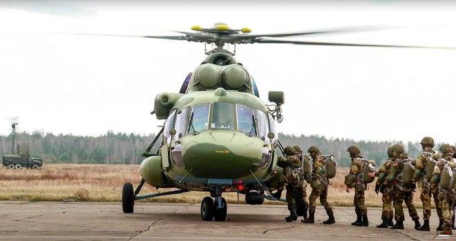 Rusia mengirim pasukan terjun payung ke Belarus untuk latihan di dekat Polandia