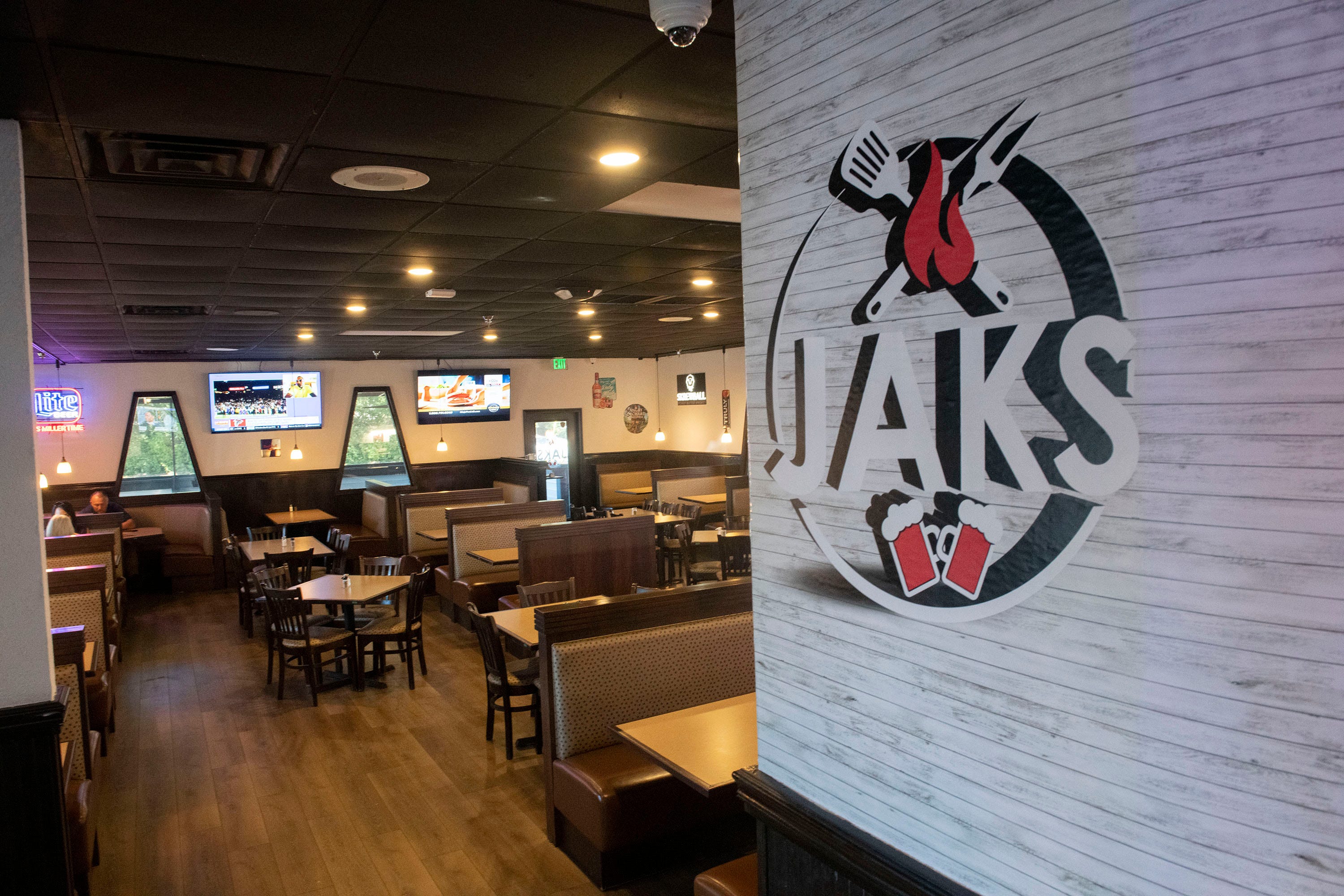 JAKS Bar and Grill opens in Pensacola, offers American grub