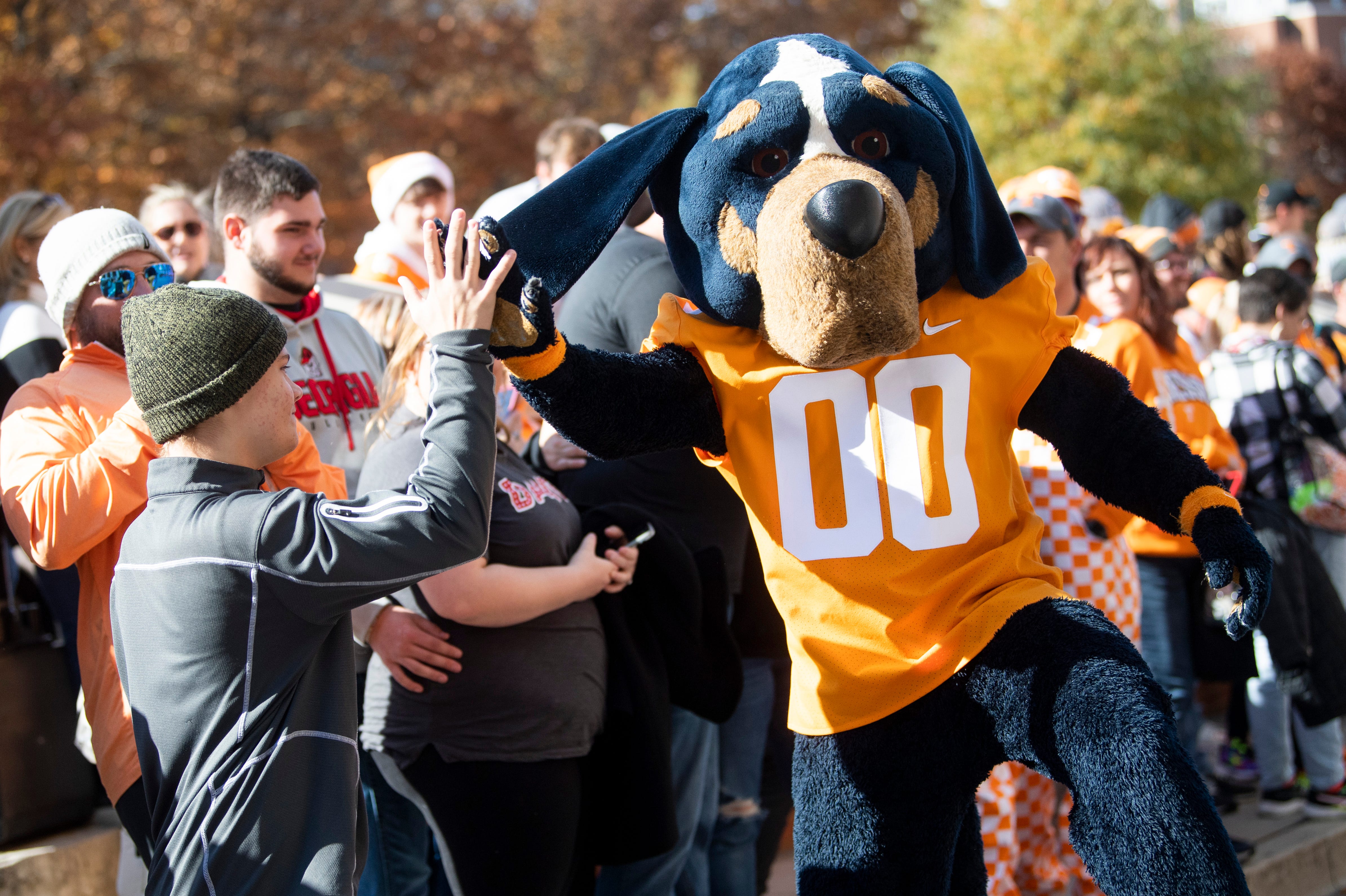 University of Tennessee Smokey mascot makes championship semifinals