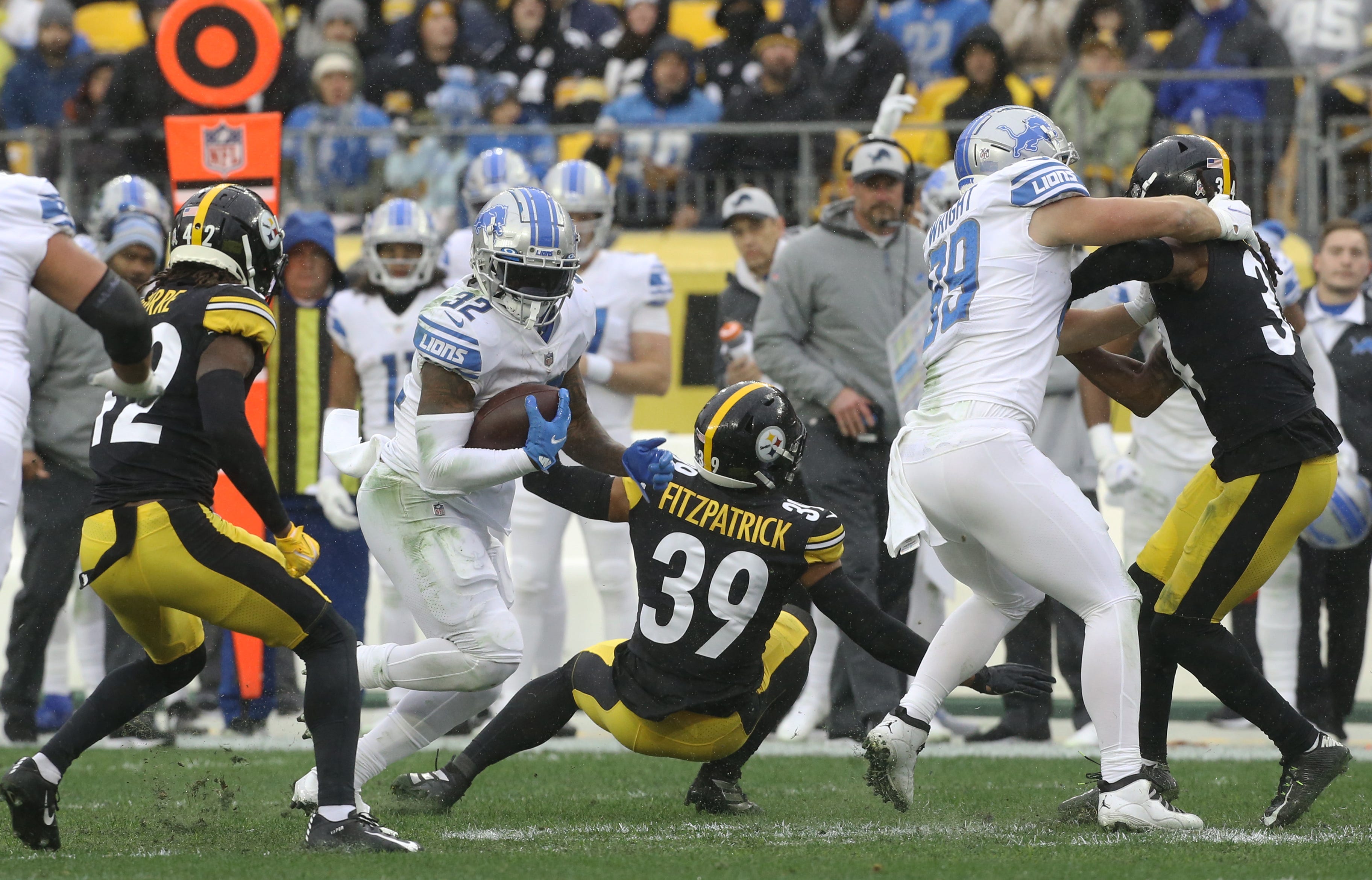 Detroit Lions tie Pittsburgh Steelers at 16 in comedy of errors