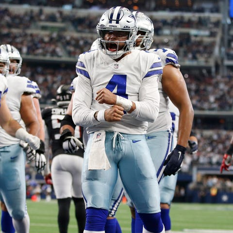 Dallas Cowboys quarterback Dak Prescott (4) celebr